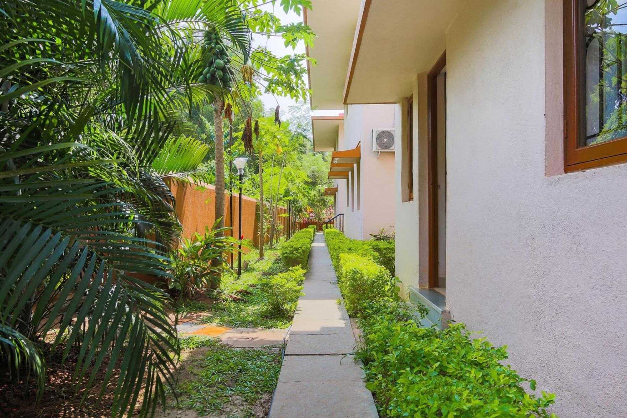 Super Hotel O The Goan Courtyard Colva Exteriör bild